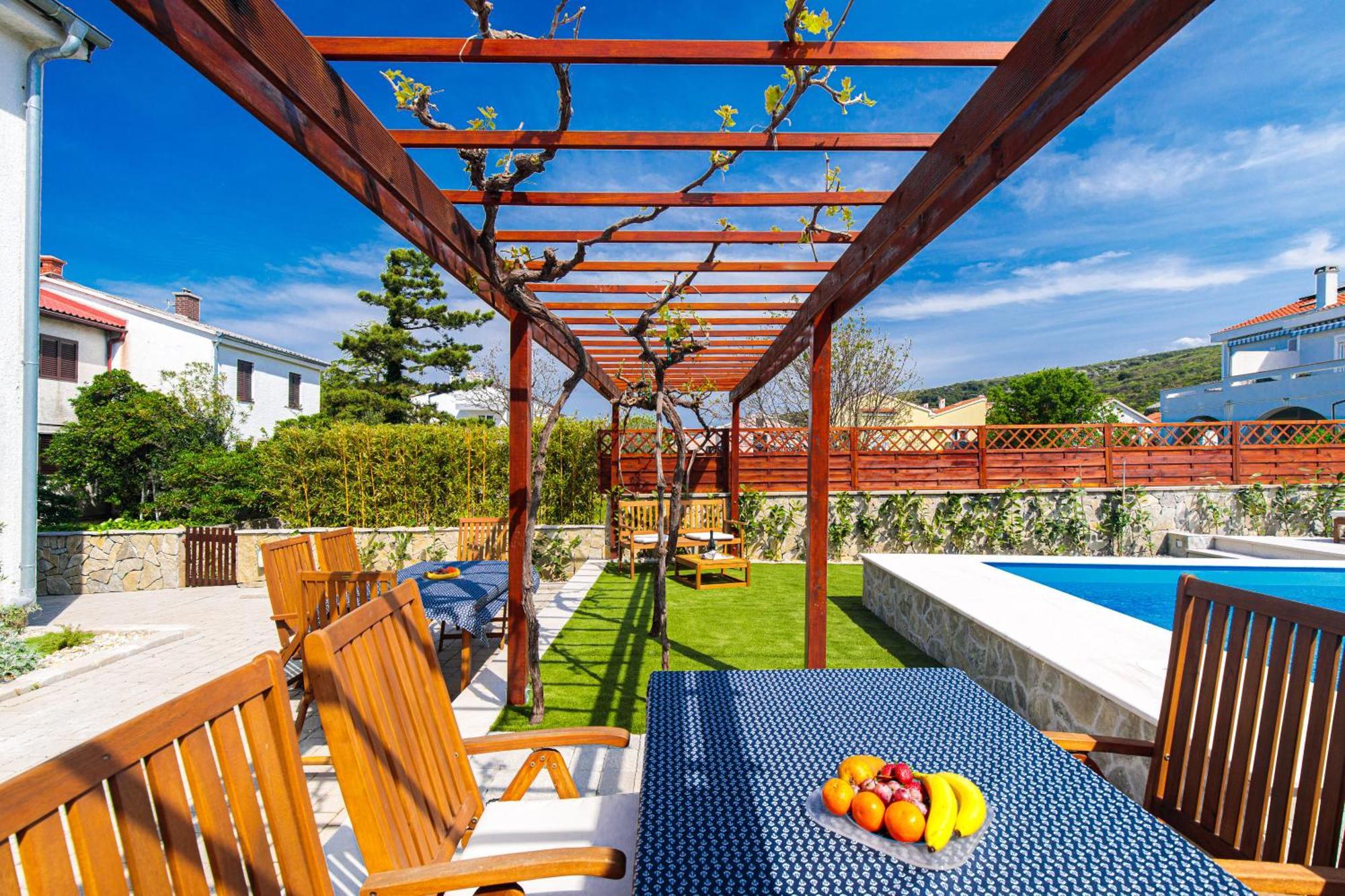 Home Away From Home With A Heated Pool Punat Eksteriør billede