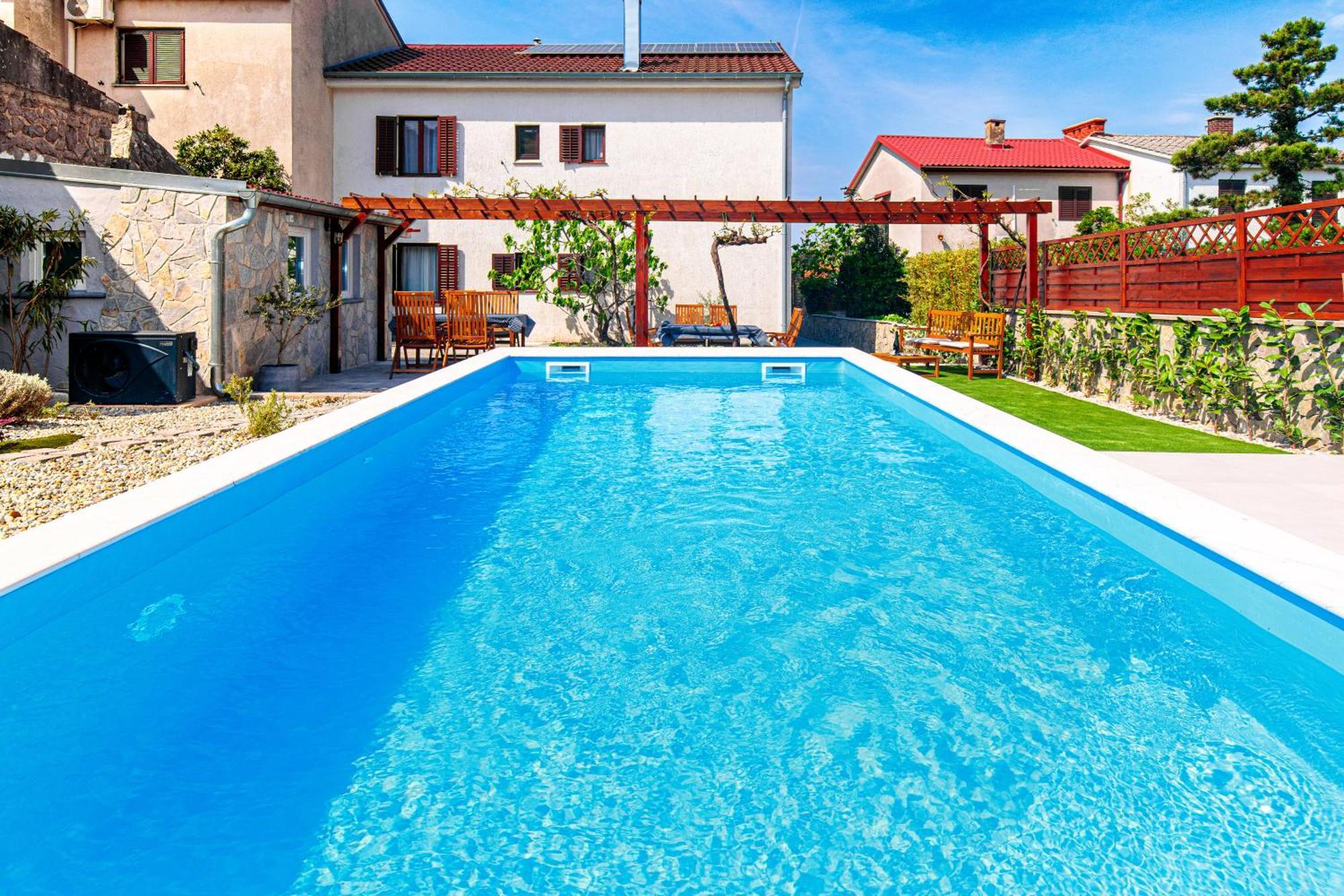 Home Away From Home With A Heated Pool Punat Eksteriør billede