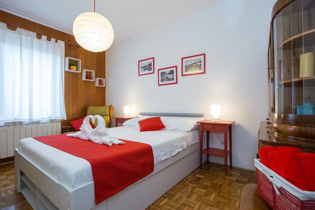 Home Away From Home With A Heated Pool Punat Eksteriør billede
