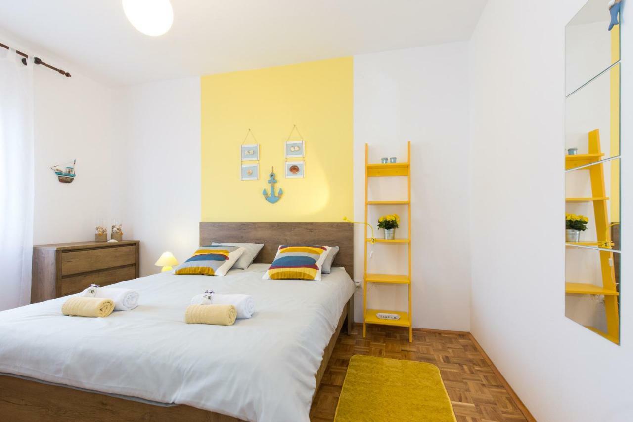 Home Away From Home With A Heated Pool Punat Eksteriør billede